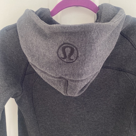 Lulu lemon hoodie - Picture 3 of 5